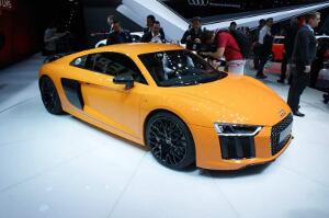 2015-audi-r8-06