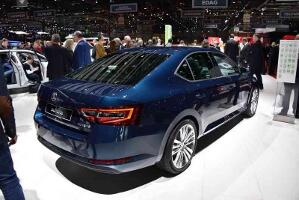 skoda-superb-b8-02